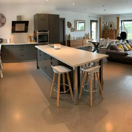 Jolie Contemporaine Avec Jacuzzi Piscine Chauffée Pour 8 Pers